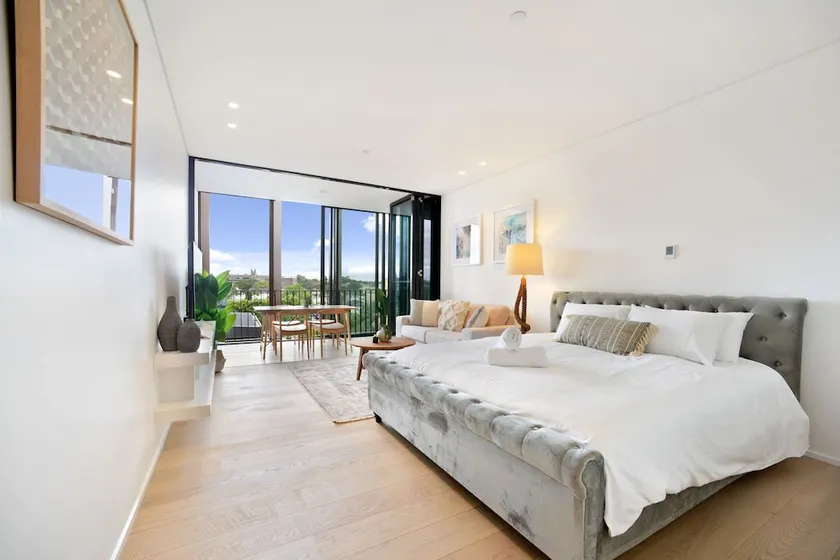 Modern Luxury Apartment in the Heart of Sydney CBD - Image 1