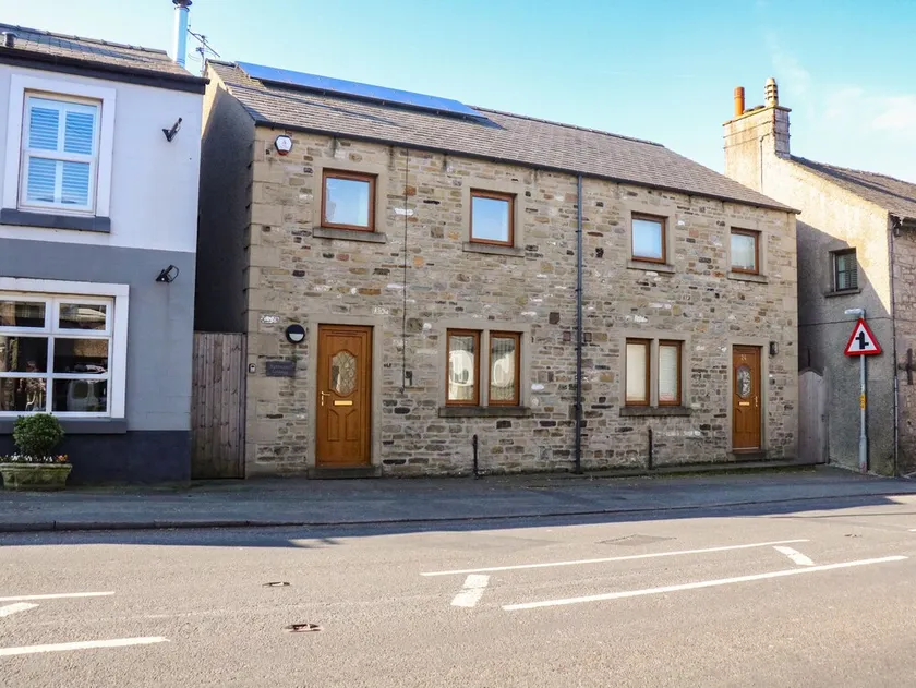 Bytheway Cottage - Image 1