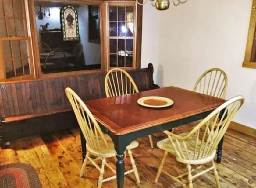 Maple Leaf Cottage Inn - Image 1