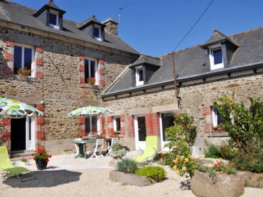 Maison chaleureuse à Pordic avec jardin et cheminée - Image 1