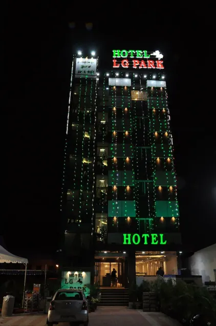 LG Park Hotel - Image 1