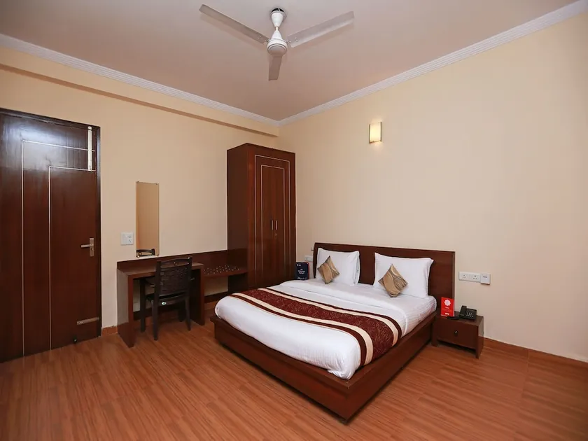 OYO 11600 Hotel Cosy Tree - Image 1