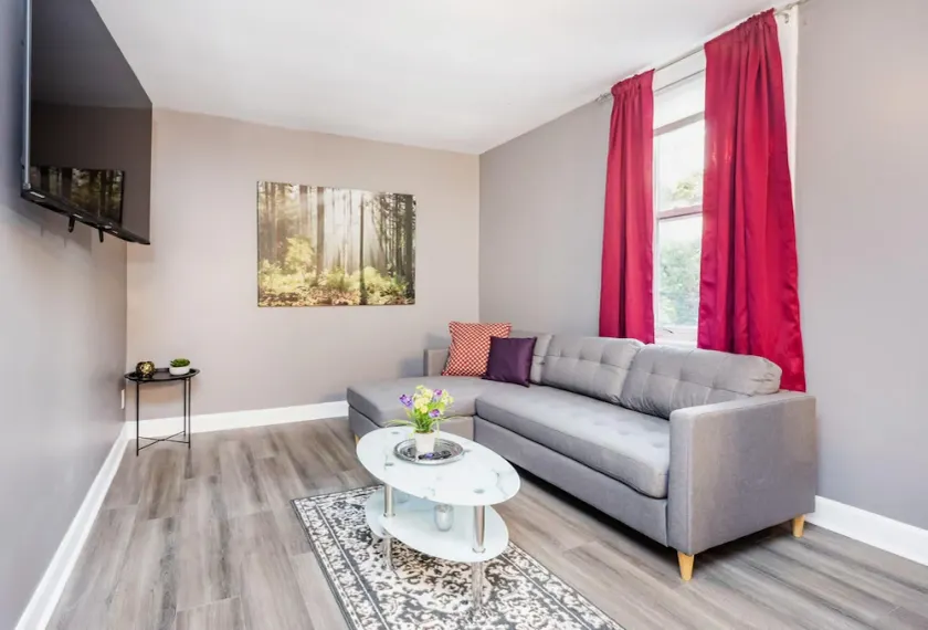 Modern 3BR with King Bed - Steps from Byward Market! - Image 1