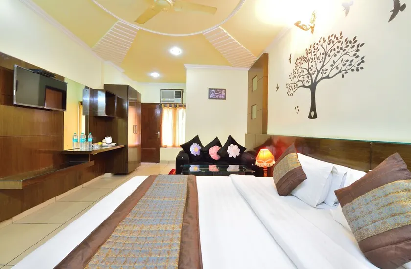 Hotel Centra Inn - Image 1