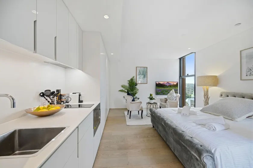 Luxury Home Hidden in the Urban Oasis - Image 1