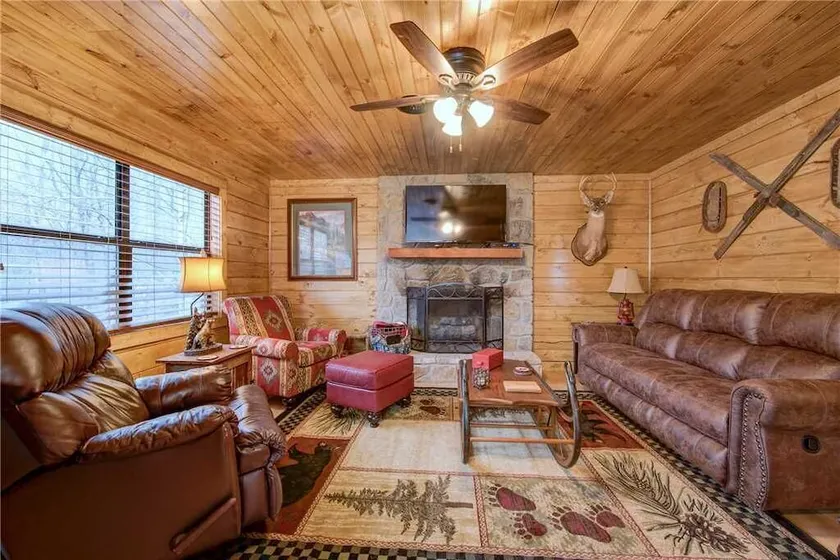 Rocky Top Lodge, 6 Bedrooms, Pool Access, Hot Tub, Mountain View, Sleeps 14 - Image 1