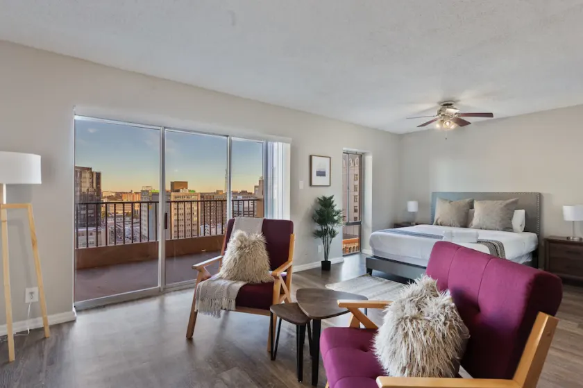 1BR Flat with Stunning River Views - Image 1