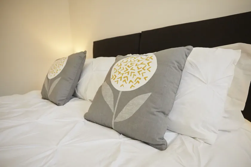 Spire View - 1 Bedroom, sleeps 4, parking Wifi - Image 1