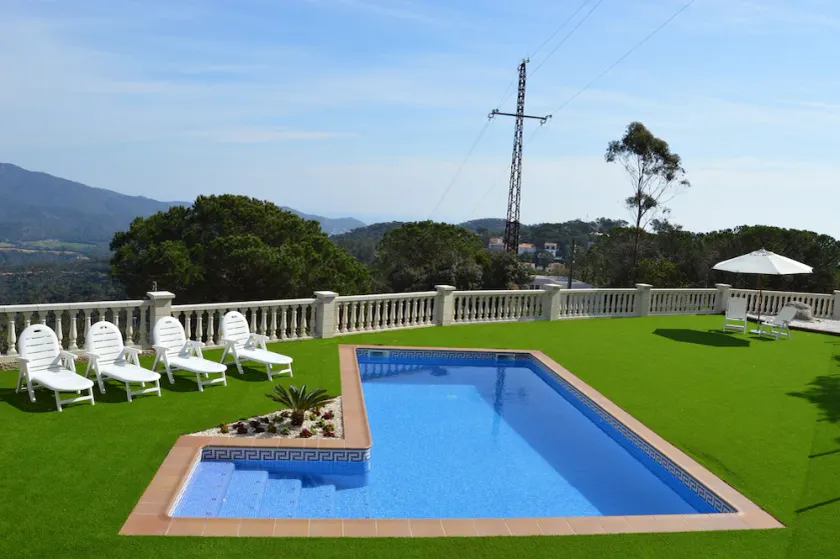 Santa Flora Holiday House - Image 1