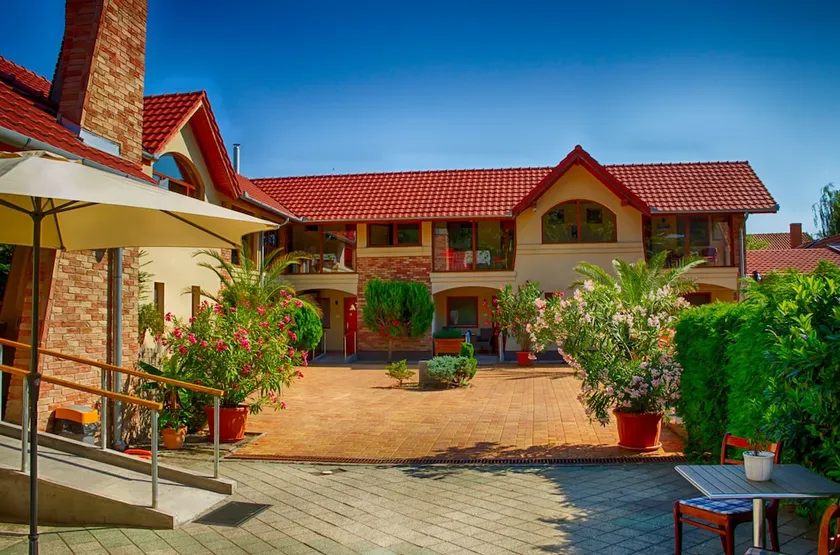 Erdei Guesthouses - Image 1
