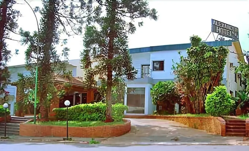 Alexander Hotel - Image 1