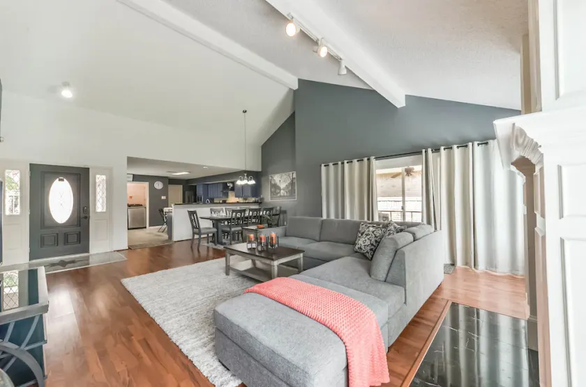 Texas Charm in Houston Westchase, 2 King Bds, Extended Stays, Pet, Chinatown - Image 1