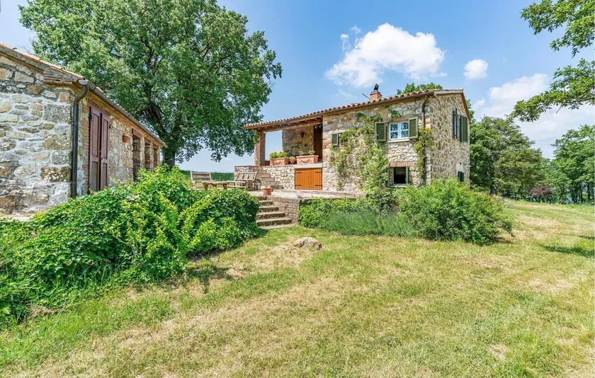 Beautiful Home in Roccalbegna With 5 Bedrooms and Wifi - Image 1
