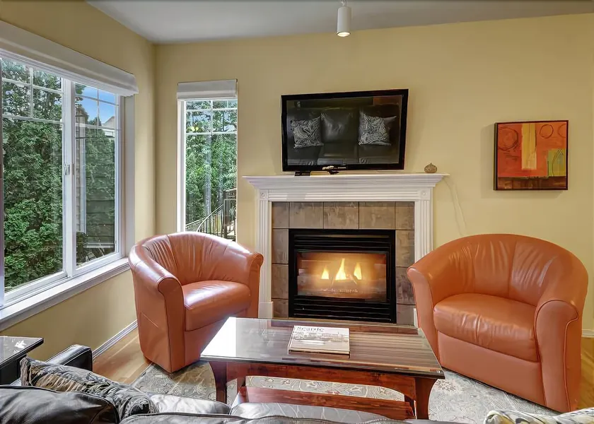 Ballard Northwesterner - Three Bedroom Townhome with Balcony - Image 1