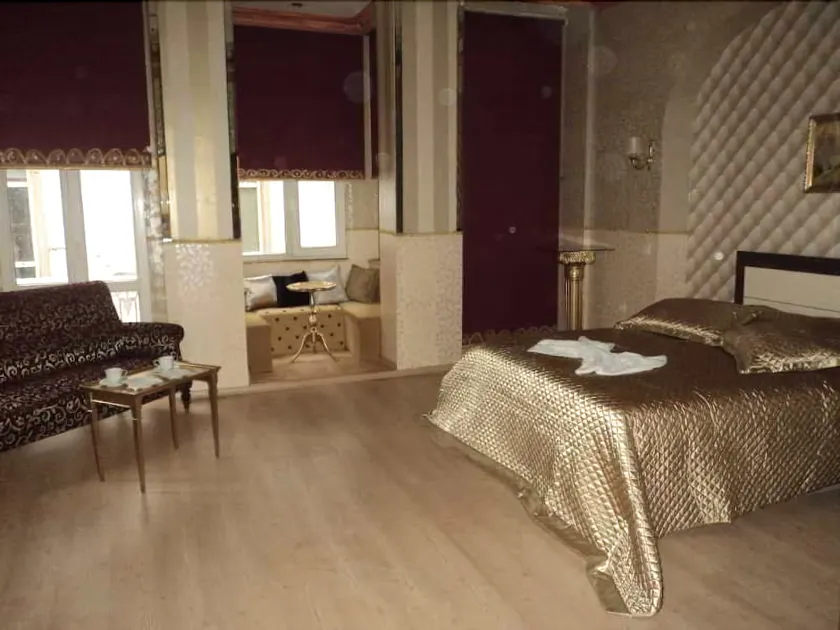 Red River Hotel - Image 1