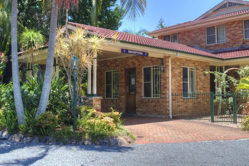 Sapphire Motel - Image 1