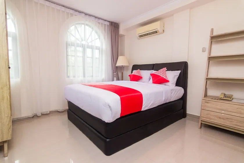 Zeke Hotel by OYO Rooms - Image 1