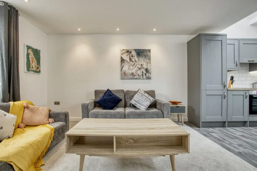 6 Motherby Hill - Image 1