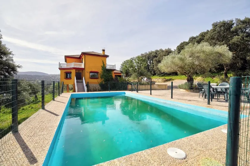 Maison de vacances avec piscine privée, barbecue et jardin | Vue montagne - Image 1