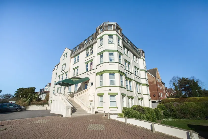 Chine Gardens Apartment - Image 1