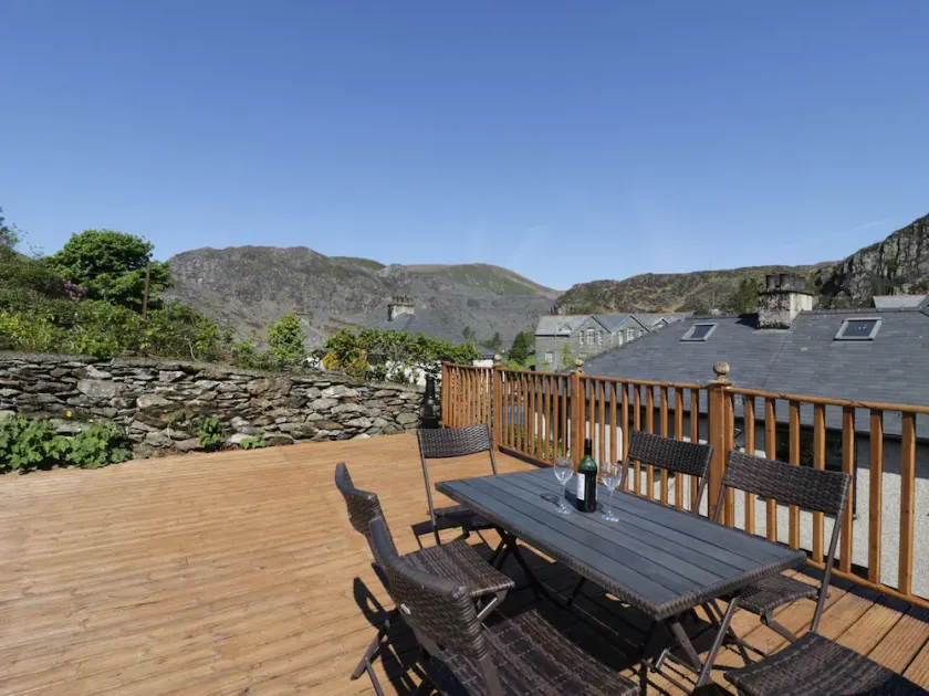Pen Y Garreg - Image 1