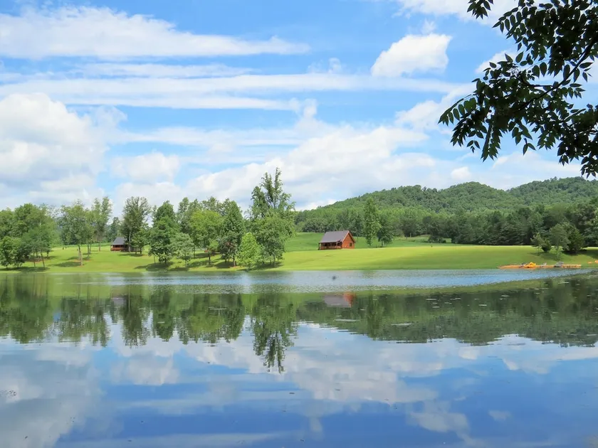 Southern Comfort Lakeside Cabin Resort - Image 1