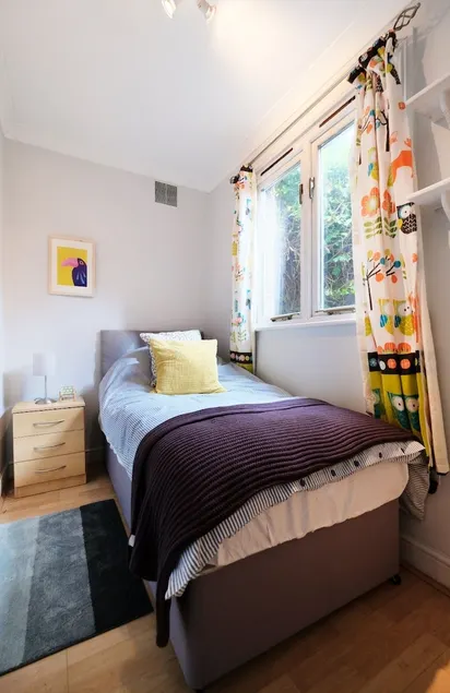 Modern 2 BR Flat in Bedford Park - Image 1