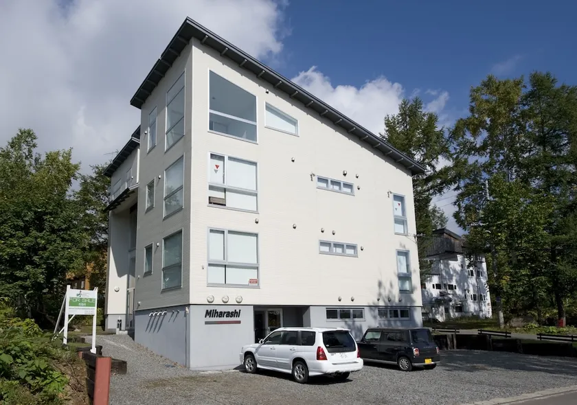 Miharashi Apartments - Image 1