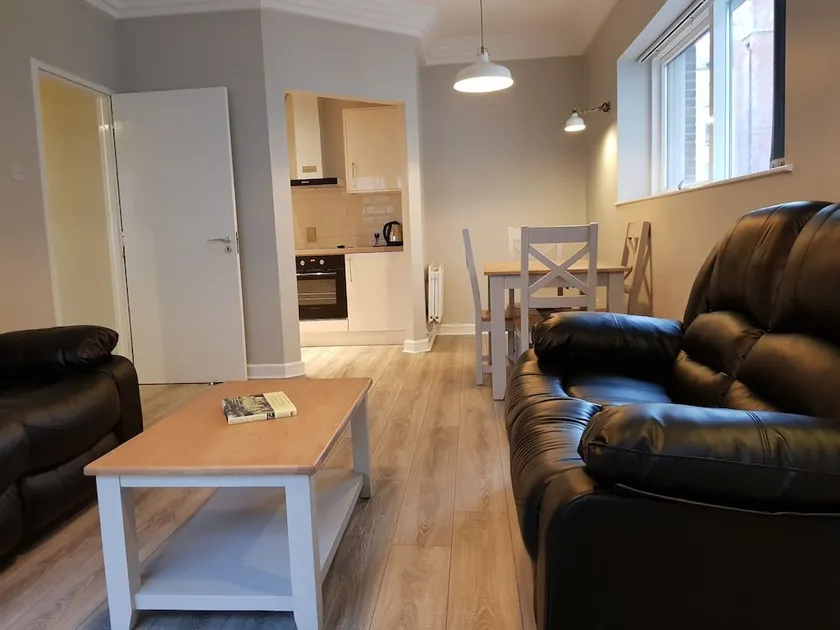 2 Bedroom Apartment Near the 3 Arena - Image 1
