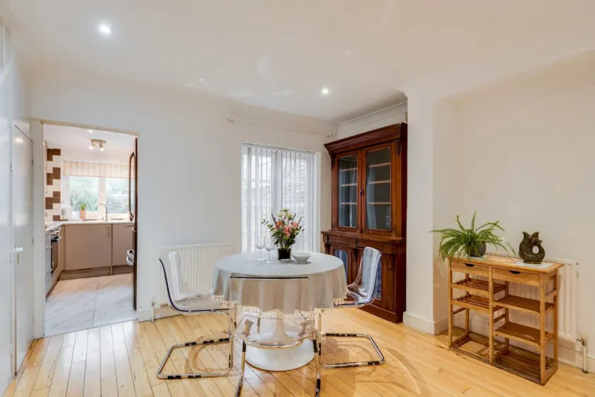 Bright Spacious 2-bedroom Jericho House - Image 1