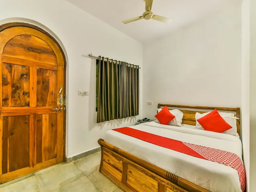 Hotel Ashoka King - Image 1