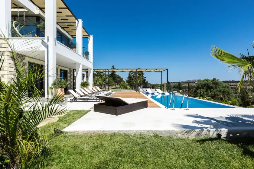 Villa Blue Skyline - Image 1