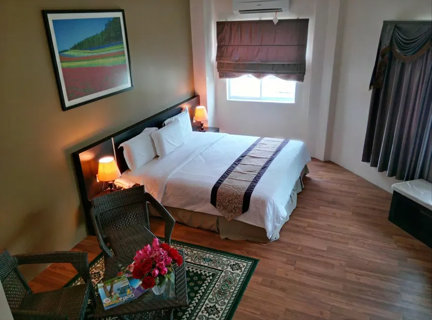 One Garden Hotel - Image 1