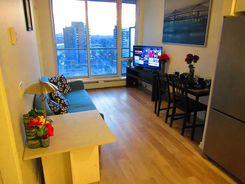Trendy Dt Condo - 17th Ave+parking, Pets - Image 1