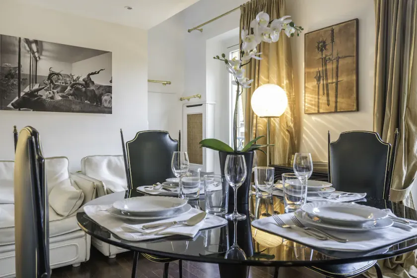 Montenapoleone – Rentclass Gloria - Image 1