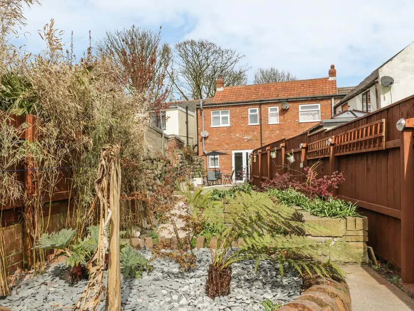 Bankhouse Hull - Image 1
