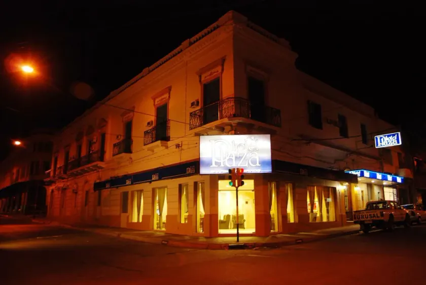 Hotel Plaza - Image 1