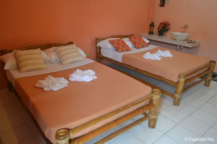 Lazea Tagaytay Inn - Image 1