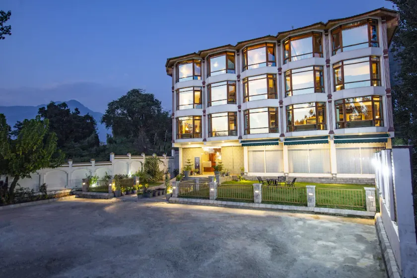 Hotel Grand Mahal - Image 1