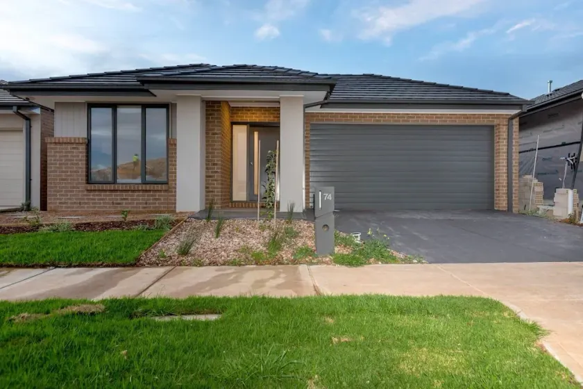 Resortstyle 4BR House With Parking@werribee - Image 1