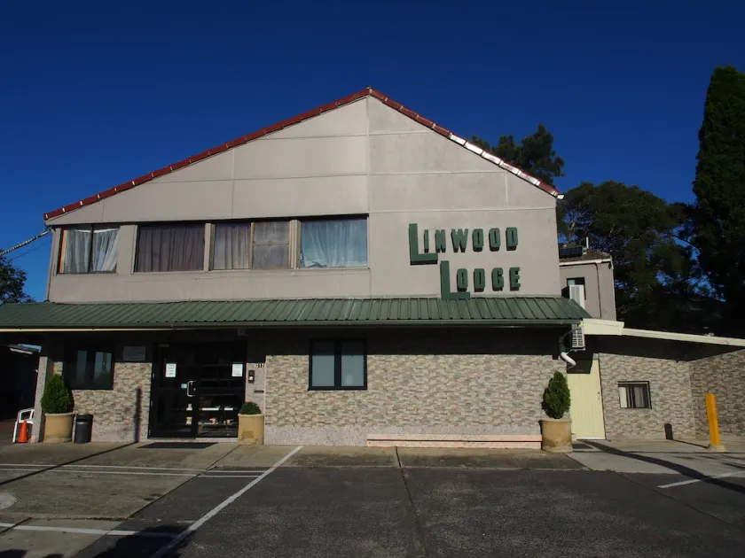 Linwood Lodge Motel - Image 1