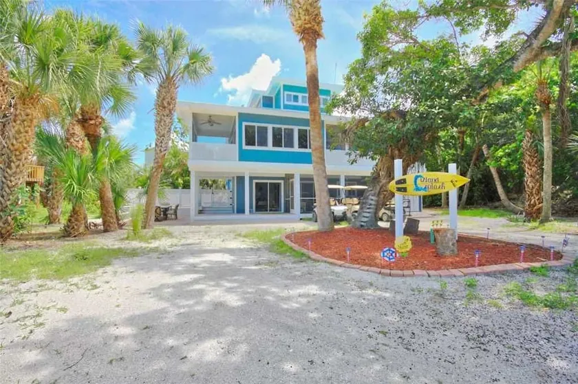 Island Splash - Image 1