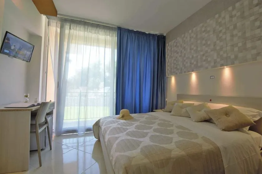 Askia Rooms & Breakfast - Image 1
