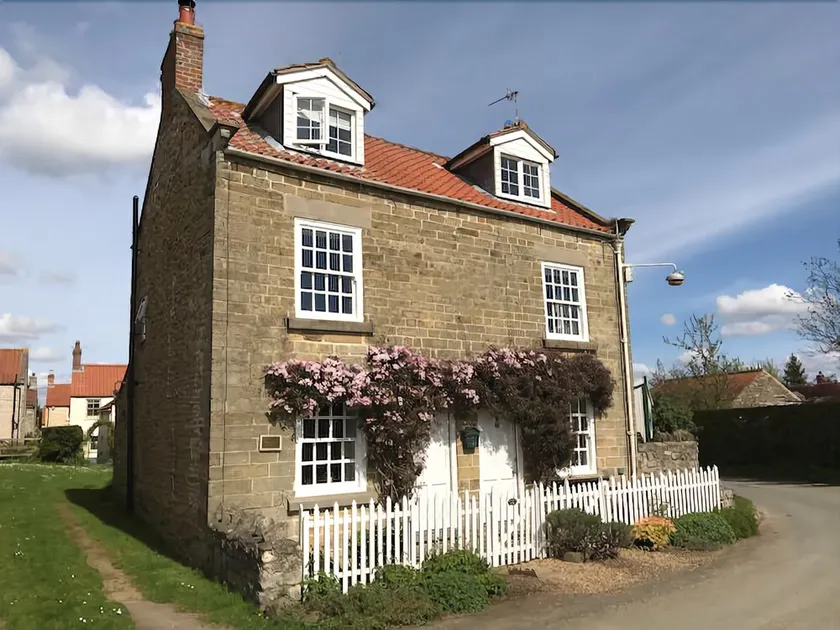 Aban Cottage - Image 1