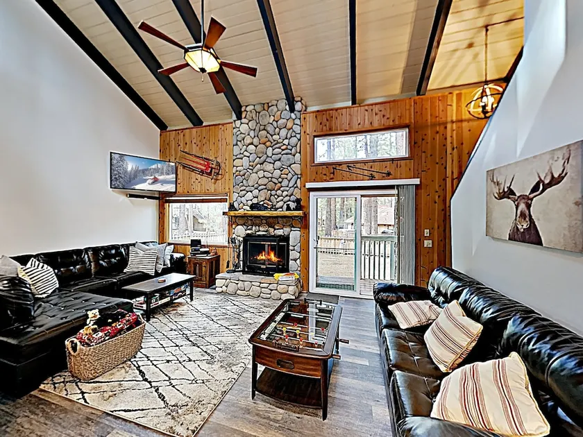 Walk To Slopes! Mountain W/ Private Hot Tub 3 Bedroom Home - Image 1