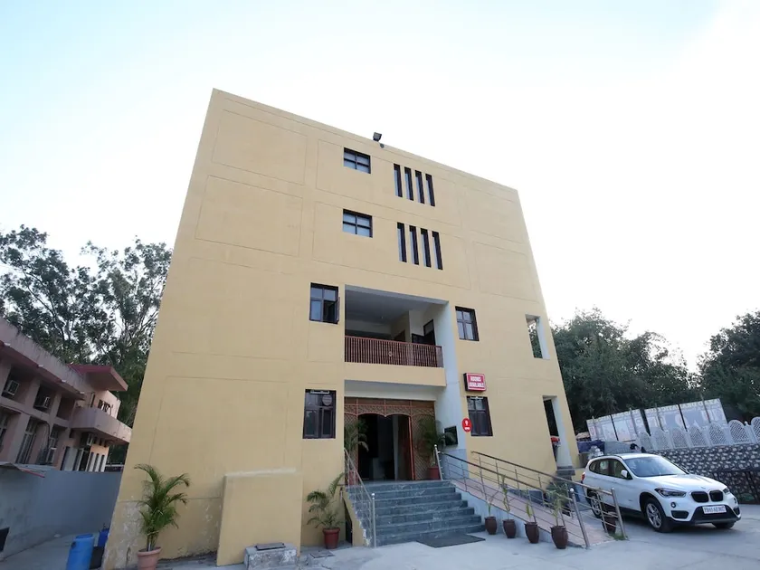 Bajaj Bhawan By OYO Rooms - Image 1