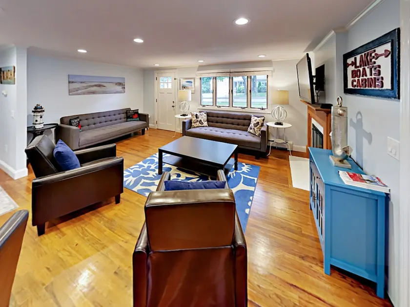 Near Coast & Bay - 3br W/ Fire Pit 3 Bedroom Home - Image 1