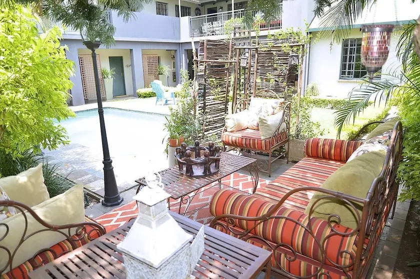 Bwelani Guest House - Image 1