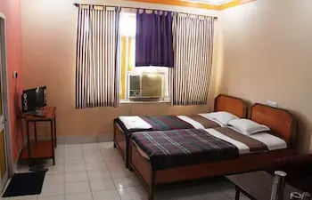 Ajatsatru Hotel - Image 1
