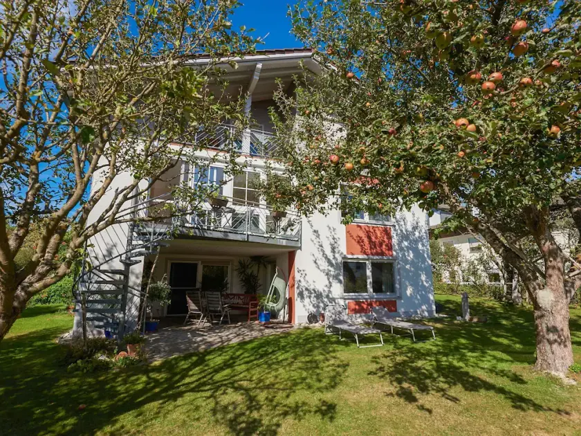 Nice flat with sauna, covered terrace, garden and tree house for children - Image 1